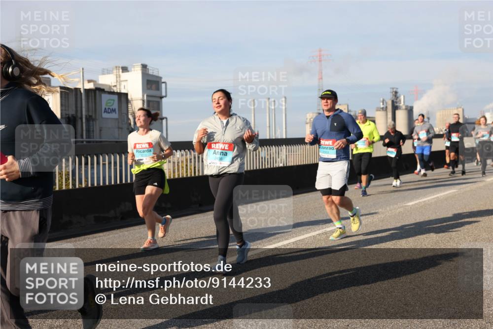 03.10.2025 - Köhlbrandbrückenlauf Lena Gebhardt http://msf.ph/oto/9144233 03.10.2025 10:02:00 Position 2 2456, 2053 meine-sportfotos.de