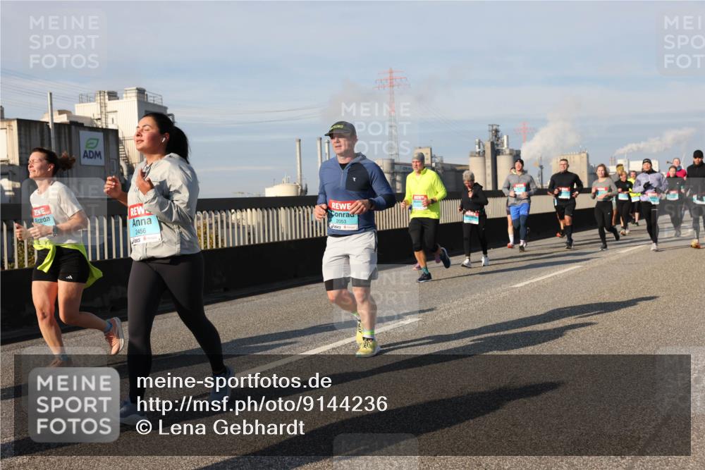 03.10.2025 - Köhlbrandbrückenlauf Lena Gebhardt http://msf.ph/oto/9144236 03.10.2025 10:02:01 Position 2 2456, 2053 meine-sportfotos.de