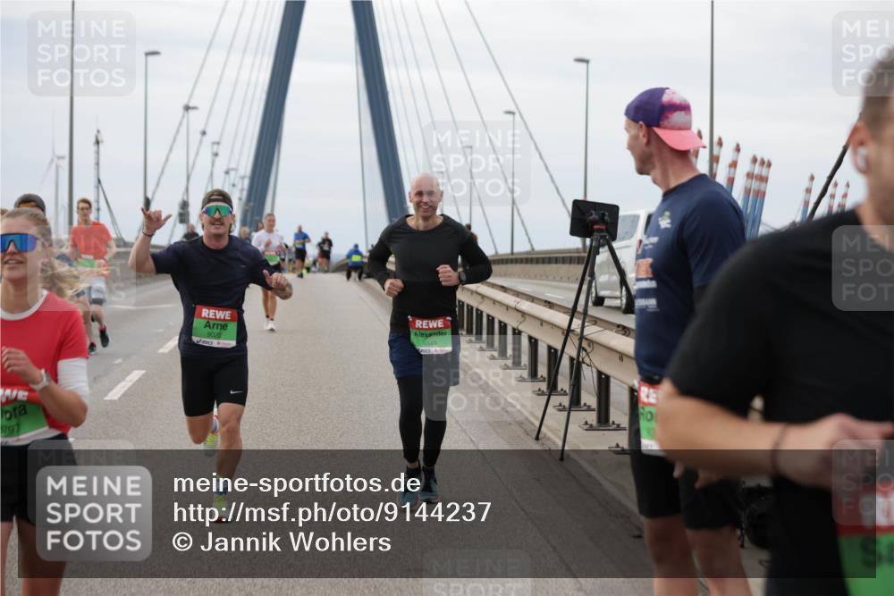 03.10.2025 - Köhlbrandbrückenlauf Jannik Wohlers http://msf.ph/oto/9144237 03.10.2025 15:45:31 Position 1 797, 9020, 9349 meine-sportfotos.de