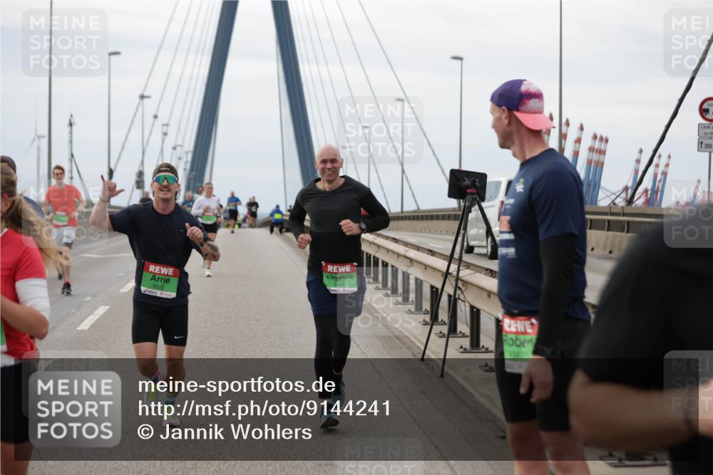 03.10.2025 - Köhlbrandbrückenlauf Jannik Wohlers http://msf.ph/oto/9144241 03.10.2025 15:45:31 Position 1 9020, 9349, 1348, 04, 300 meine-sportfotos.de