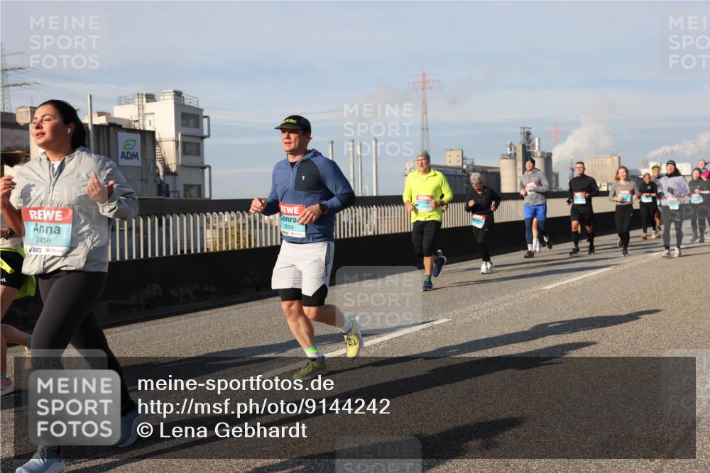 03.10.2025 - Köhlbrandbrückenlauf Lena Gebhardt http://msf.ph/oto/9144242 03.10.2025 10:02:01 Position 2 2456, 2053 meine-sportfotos.de