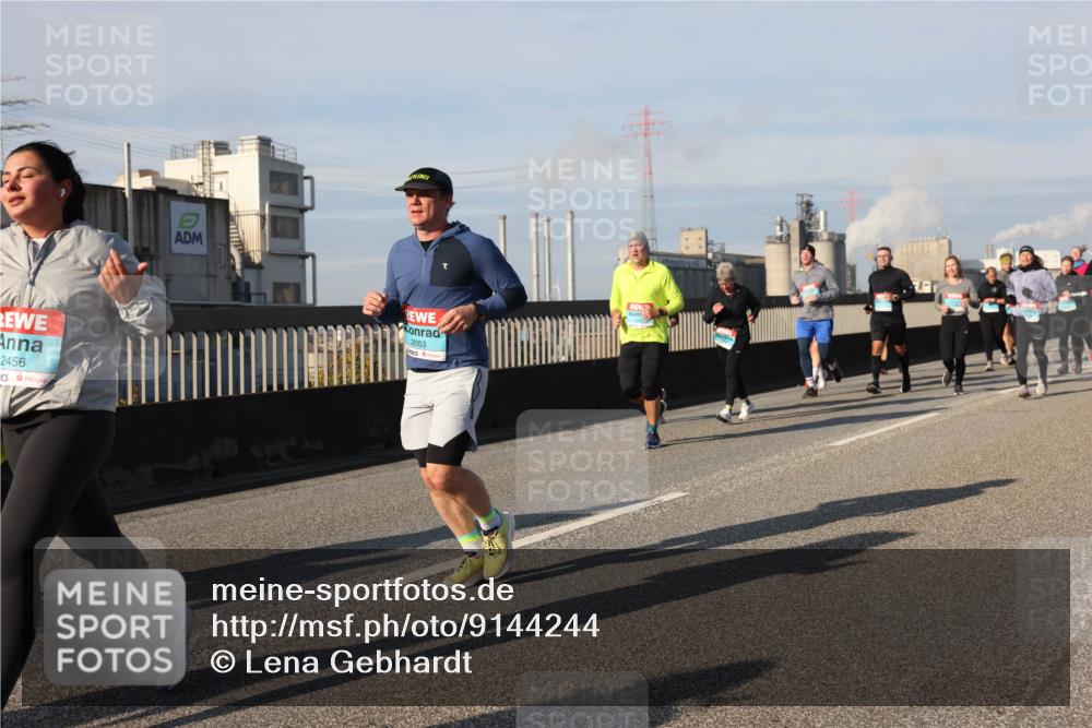 03.10.2025 - Köhlbrandbrückenlauf Lena Gebhardt http://msf.ph/oto/9144244 03.10.2025 10:02:01 Position 2 2456, 2053 meine-sportfotos.de