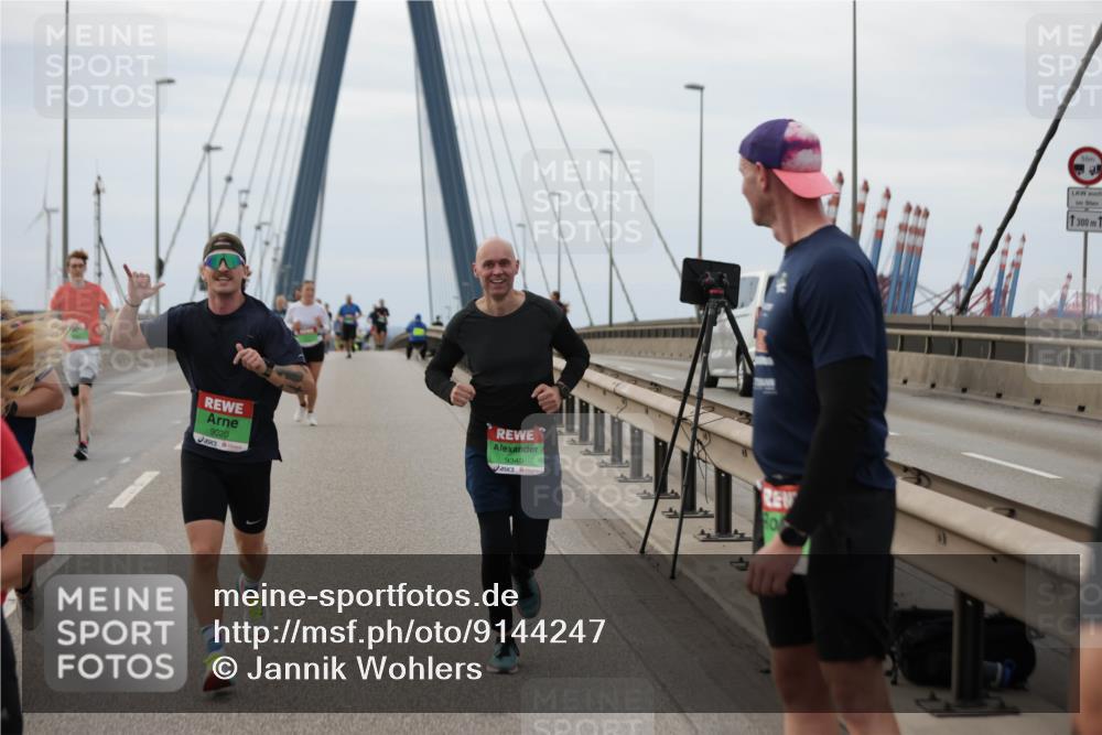 03.10.2025 - Köhlbrandbrückenlauf Jannik Wohlers http://msf.ph/oto/9144247 03.10.2025 15:45:31 Position 1 9020, 9349, 50, 300 meine-sportfotos.de