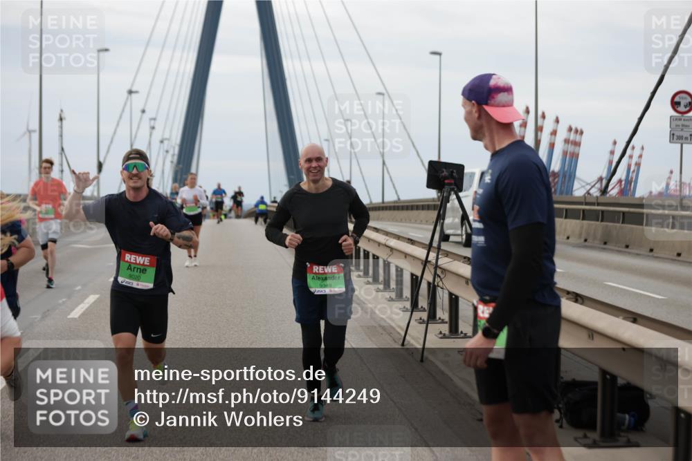03.10.2025 - Köhlbrandbrückenlauf Jannik Wohlers http://msf.ph/oto/9144249 03.10.2025 15:45:31 Position 1 9020, 9349, 416, 50, 300, 1 meine-sportfotos.de