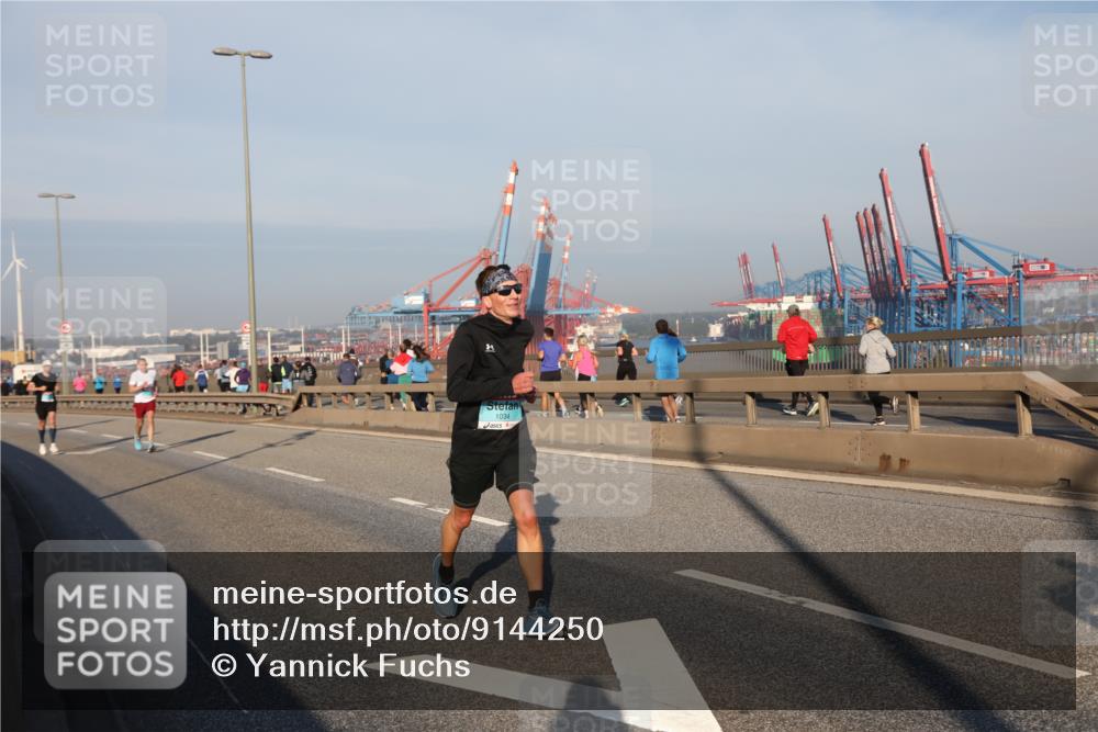 03.10.2025 - Köhlbrandbrückenlauf Yannick Fuchs http://msf.ph/oto/9144250 03.10.2025 08:32:14 Position 2 1034 meine-sportfotos.de