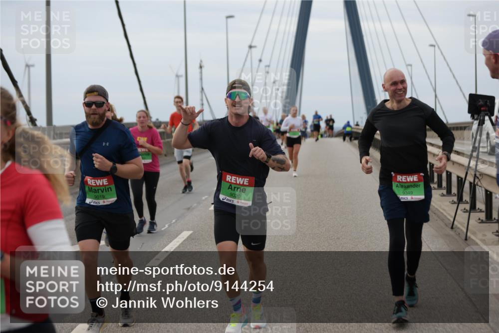 03.10.2025 - Köhlbrandbrückenlauf Jannik Wohlers http://msf.ph/oto/9144254 03.10.2025 15:45:32 Position 1 9019, 9020, 9349 meine-sportfotos.de