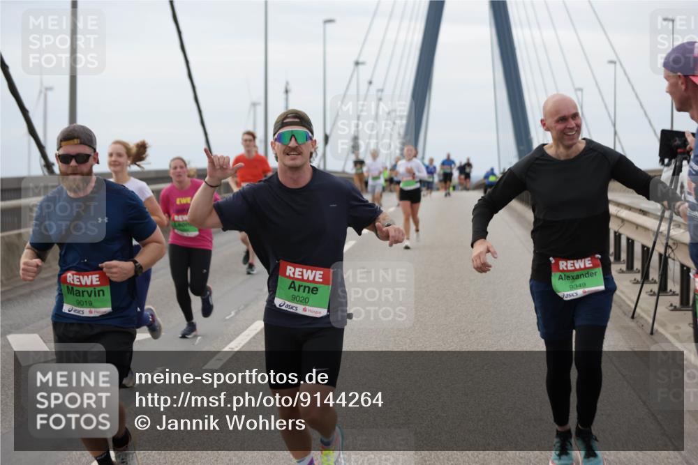 03.10.2025 - Köhlbrandbrückenlauf Jannik Wohlers http://msf.ph/oto/9144264 03.10.2025 15:45:32 Position 1 9019, 9020, 9349 meine-sportfotos.de