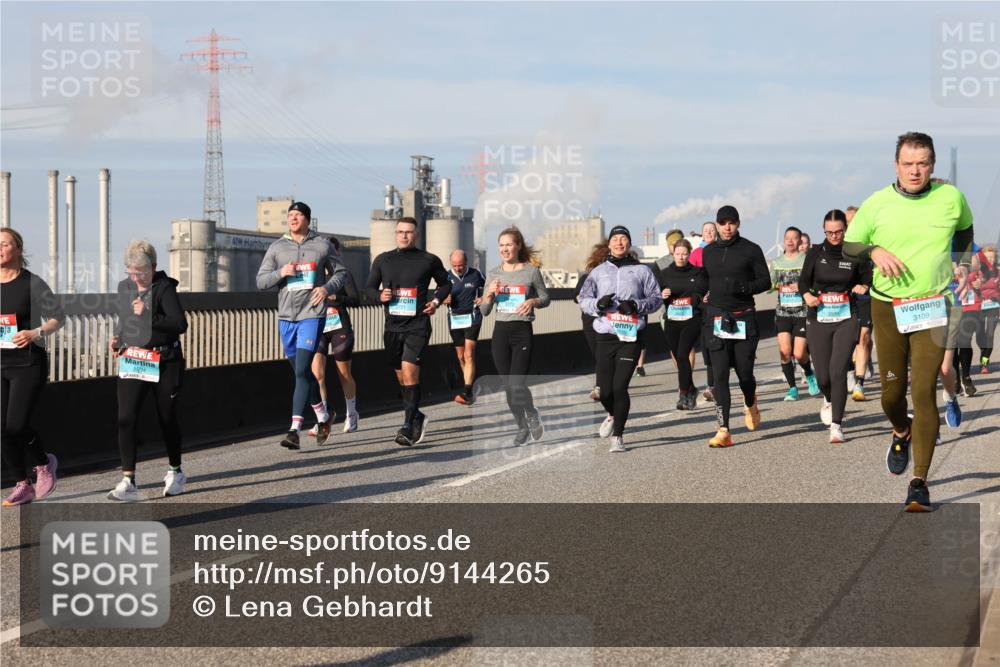 03.10.2025 - Köhlbrandbrückenlauf Lena Gebhardt http://msf.ph/oto/9144265 03.10.2025 10:02:02 Position 2 3109 meine-sportfotos.de