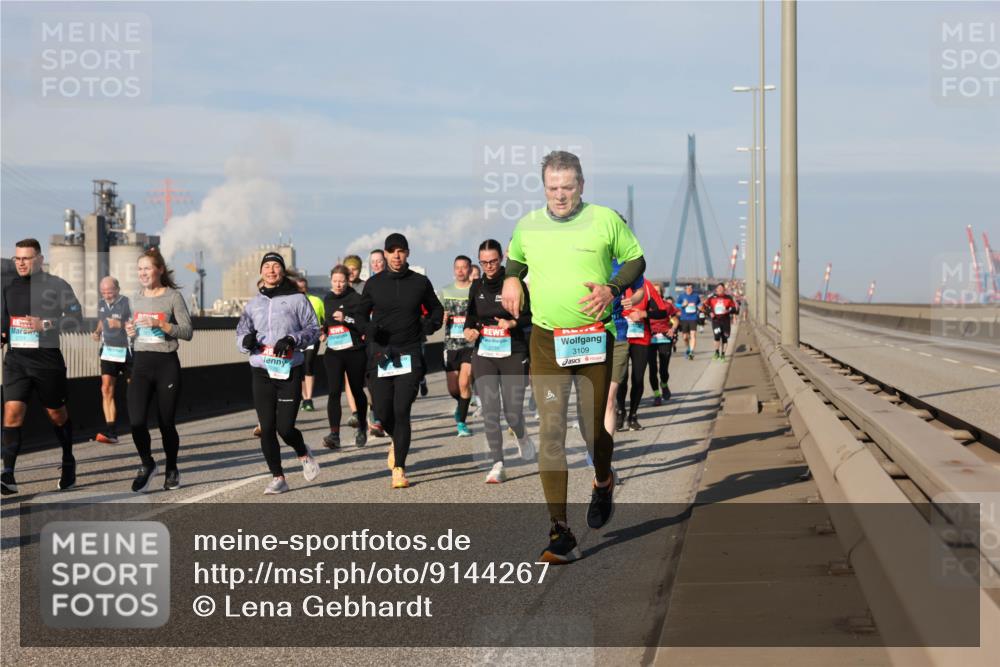03.10.2025 - Köhlbrandbrückenlauf Lena Gebhardt http://msf.ph/oto/9144267 03.10.2025 10:02:02 Position 2 7, 3109 meine-sportfotos.de