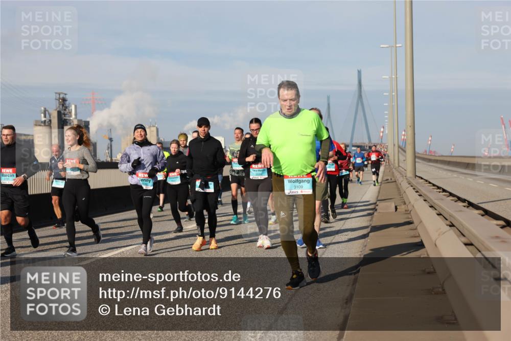 03.10.2025 - Köhlbrandbrückenlauf Lena Gebhardt http://msf.ph/oto/9144276 03.10.2025 10:02:03 Position 2 2721, 3109 meine-sportfotos.de