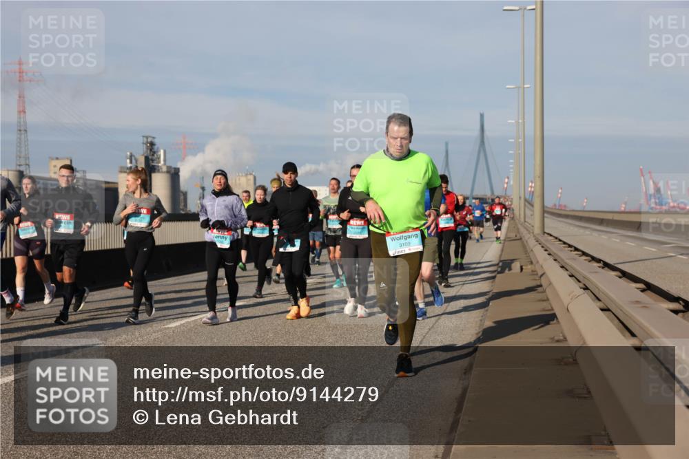03.10.2025 - Köhlbrandbrückenlauf Lena Gebhardt http://msf.ph/oto/9144279 03.10.2025 10:02:03 Position 2 3109 meine-sportfotos.de