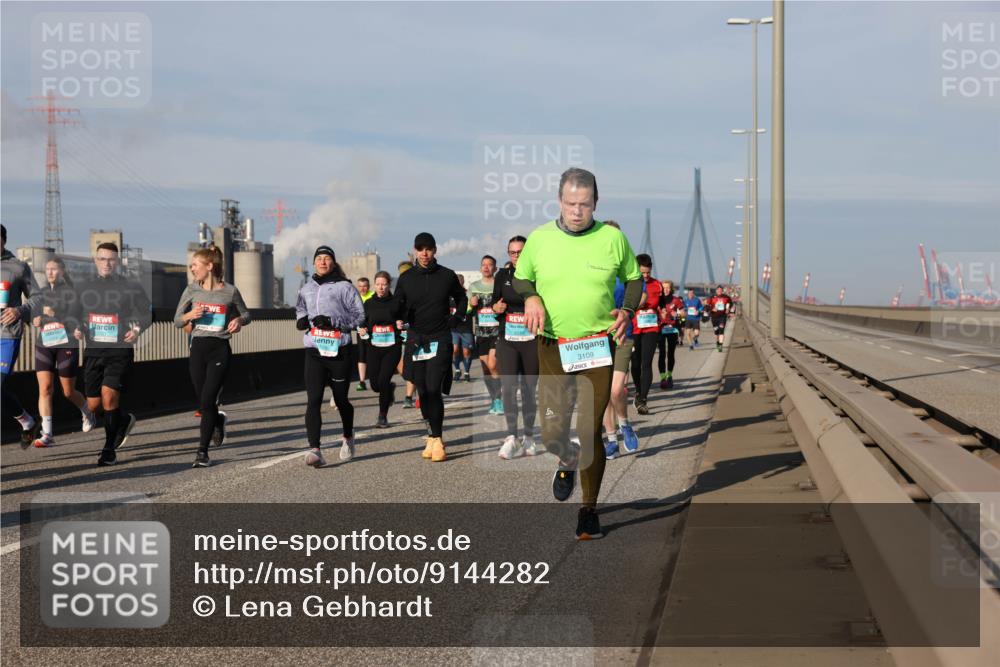 03.10.2025 - Köhlbrandbrückenlauf Lena Gebhardt http://msf.ph/oto/9144282 03.10.2025 10:02:03 Position 2 3109 meine-sportfotos.de