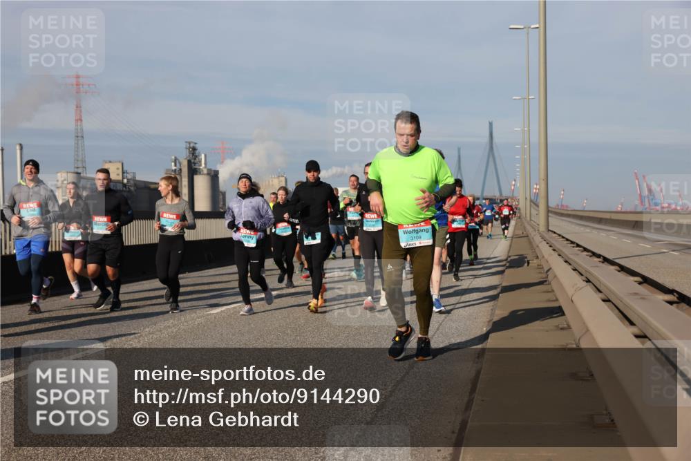 03.10.2025 - Köhlbrandbrückenlauf Lena Gebhardt http://msf.ph/oto/9144290 03.10.2025 10:02:03 Position 2 3109 meine-sportfotos.de