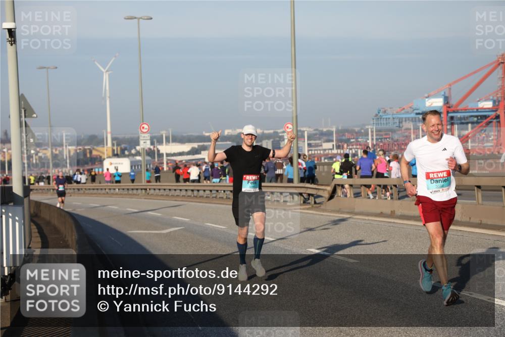 03.10.2025 - Köhlbrandbrückenlauf Yannick Fuchs http://msf.ph/oto/9144292 03.10.2025 08:32:18 Position 2 3086 meine-sportfotos.de