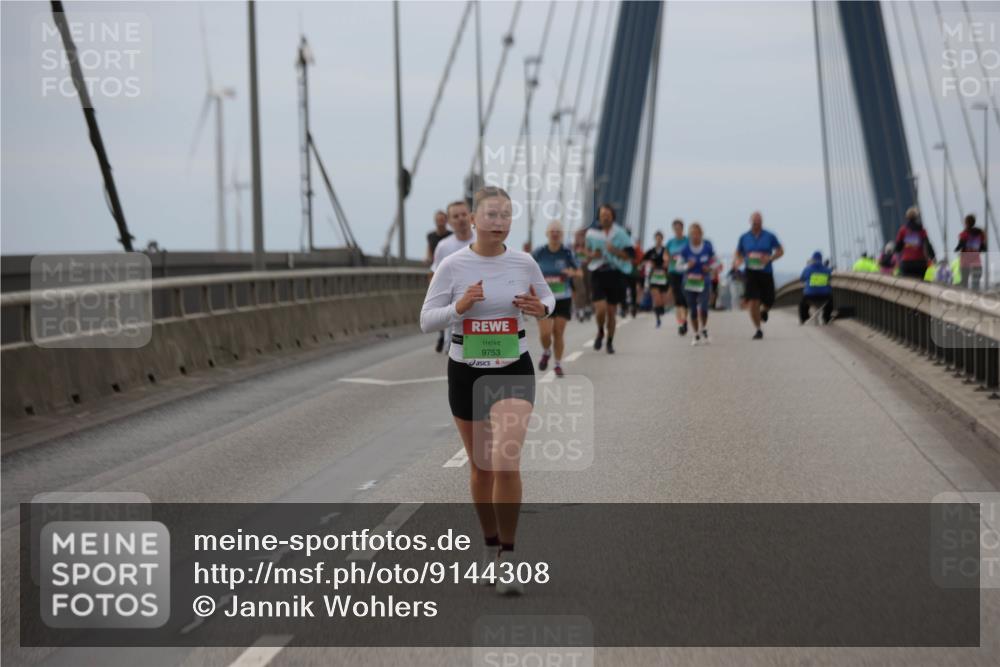 03.10.2025 - Köhlbrandbrückenlauf Jannik Wohlers http://msf.ph/oto/9144308 03.10.2025 15:45:35 Position 1 9753 meine-sportfotos.de