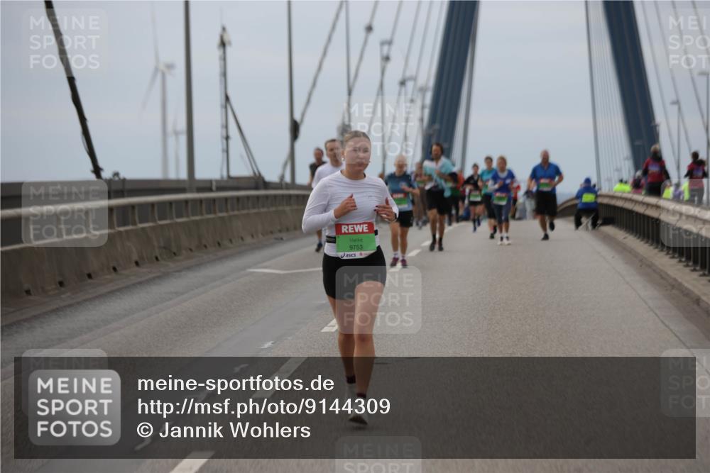 03.10.2025 - Köhlbrandbrückenlauf Jannik Wohlers http://msf.ph/oto/9144309 03.10.2025 15:45:35 Position 1 9753 meine-sportfotos.de