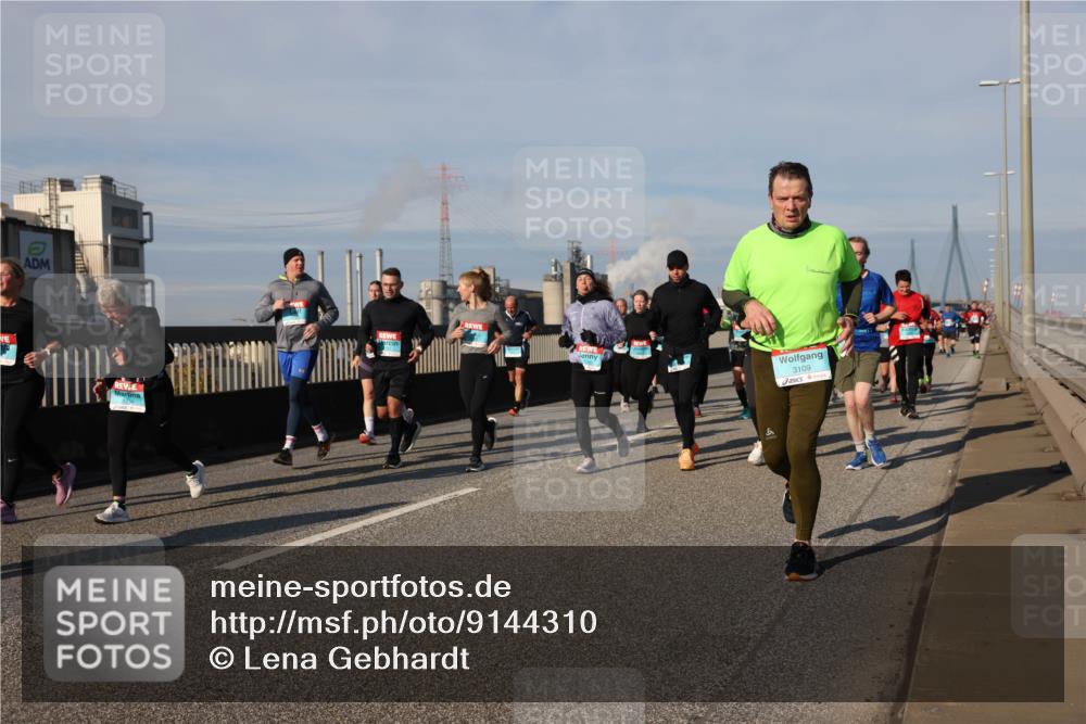 03.10.2025 - Köhlbrandbrückenlauf Lena Gebhardt http://msf.ph/oto/9144310 03.10.2025 10:02:04 Position 2 3109 meine-sportfotos.de