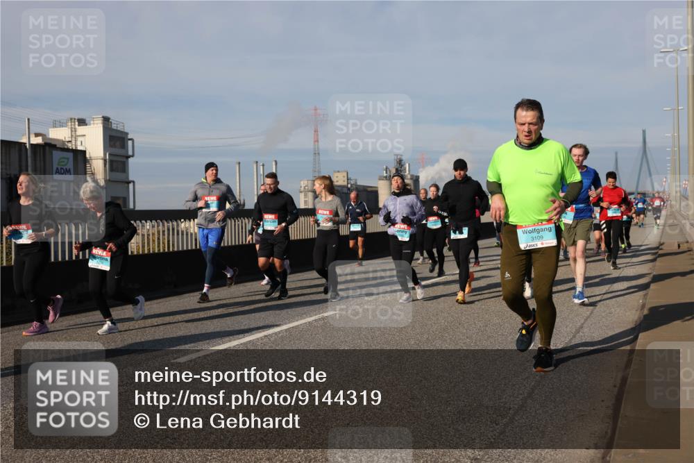 03.10.2025 - Köhlbrandbrückenlauf Lena Gebhardt http://msf.ph/oto/9144319 03.10.2025 10:02:04 Position 2 3109 meine-sportfotos.de