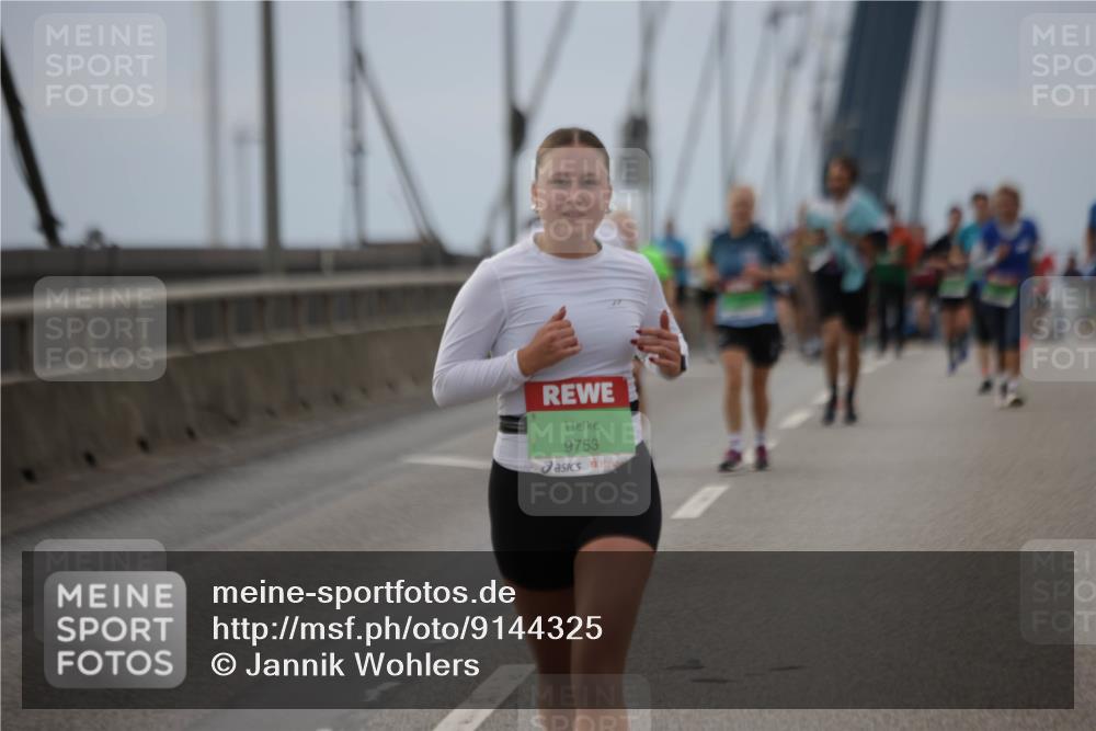 03.10.2025 - Köhlbrandbrückenlauf Jannik Wohlers http://msf.ph/oto/9144325 03.10.2025 15:45:36 Position 1 9753 meine-sportfotos.de