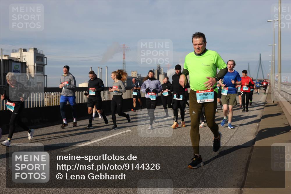 03.10.2025 - Köhlbrandbrückenlauf Lena Gebhardt http://msf.ph/oto/9144326 03.10.2025 10:02:04 Position 2 3109 meine-sportfotos.de
