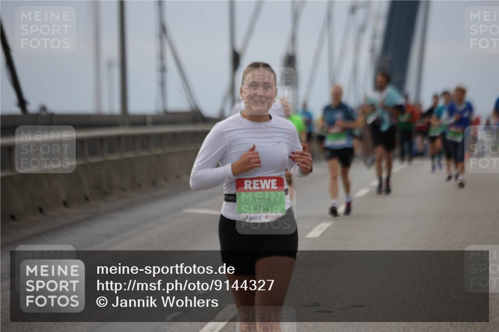 03.10.2025 - Köhlbrandbrückenlauf Jannik Wohlers http://msf.ph/oto/9144327 03.10.2025 15:45:36 Position 1 9753 meine-sportfotos.de