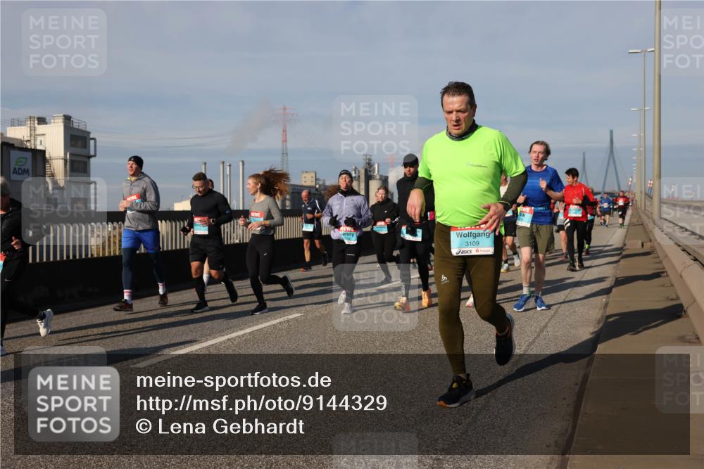 03.10.2025 - Köhlbrandbrückenlauf Lena Gebhardt http://msf.ph/oto/9144329 03.10.2025 10:02:04 Position 2 3109 meine-sportfotos.de
