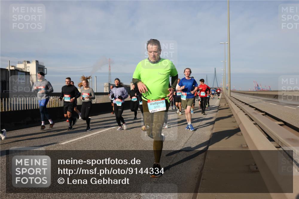03.10.2025 - Köhlbrandbrückenlauf Lena Gebhardt http://msf.ph/oto/9144334 03.10.2025 10:02:04 Position 2 3109 meine-sportfotos.de