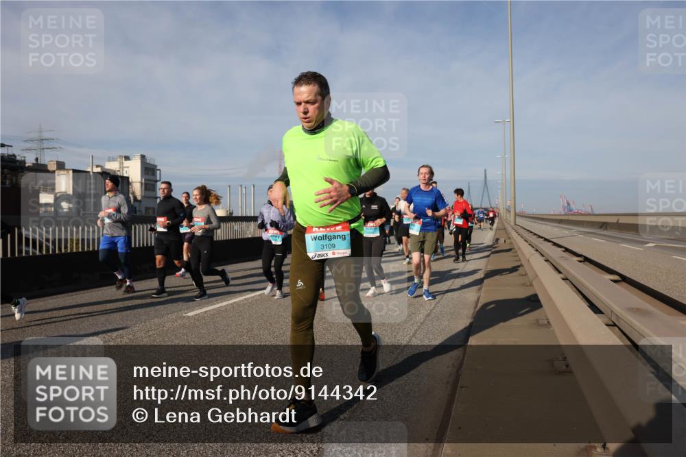 03.10.2025 - Köhlbrandbrückenlauf Lena Gebhardt http://msf.ph/oto/9144342 03.10.2025 10:02:05 Position 2 3109, 6 meine-sportfotos.de