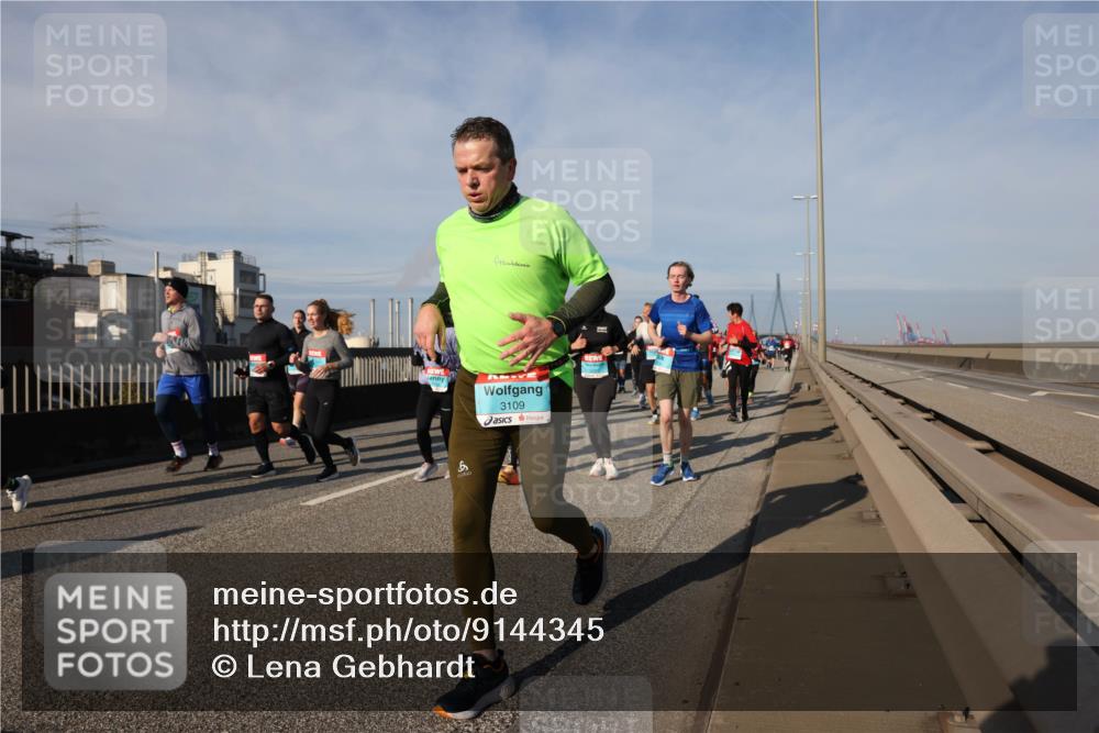 03.10.2025 - Köhlbrandbrückenlauf Lena Gebhardt http://msf.ph/oto/9144345 03.10.2025 10:02:05 Position 2 6, 3109 meine-sportfotos.de