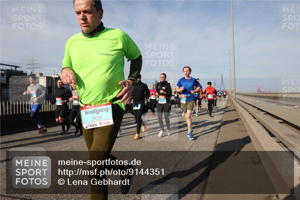 03.10.2025 - Köhlbrandbrückenlauf Lena Gebhardt http://msf.ph/oto/9144351 03.10.2025 10:02:05 Position 2 3109 meine-sportfotos.de