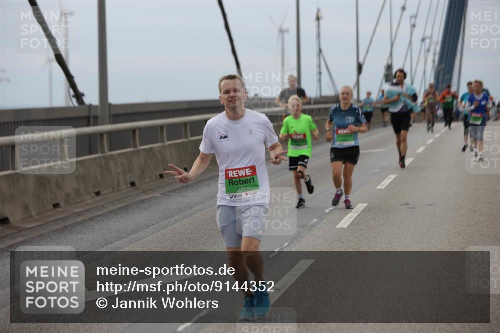 03.10.2025 - Köhlbrandbrückenlauf Jannik Wohlers http://msf.ph/oto/9144352 03.10.2025 15:45:40 Position 1 71, 7713 meine-sportfotos.de