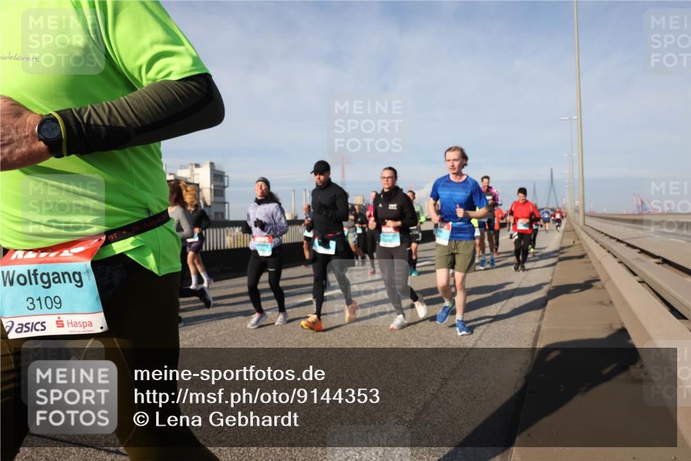 03.10.2025 - Köhlbrandbrückenlauf Lena Gebhardt http://msf.ph/oto/9144353 03.10.2025 10:02:05 Position 2 3109, 26, 201 meine-sportfotos.de