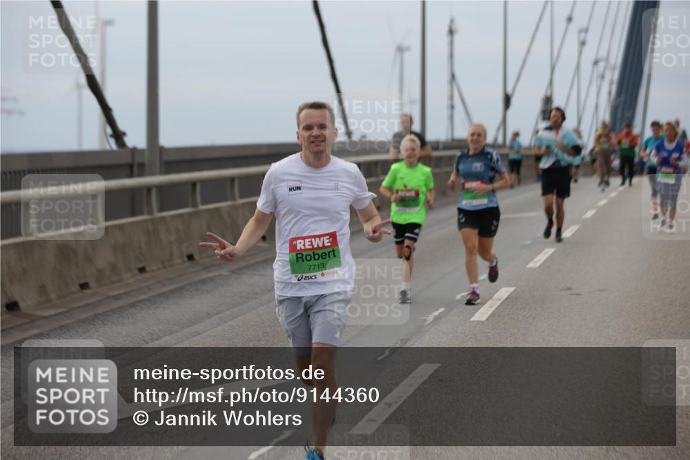 03.10.2025 - Köhlbrandbrückenlauf Jannik Wohlers http://msf.ph/oto/9144360 03.10.2025 15:45:40 Position 1 7713 meine-sportfotos.de