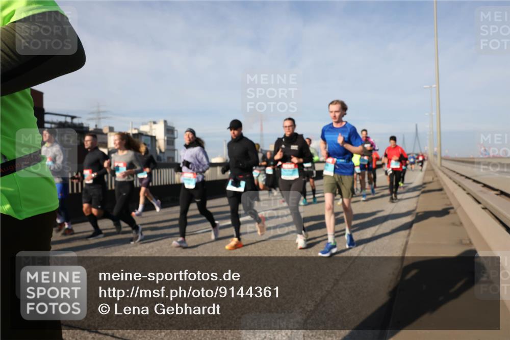 03.10.2025 - Köhlbrandbrückenlauf Lena Gebhardt http://msf.ph/oto/9144361 03.10.2025 10:02:05 Position 2 2017 meine-sportfotos.de