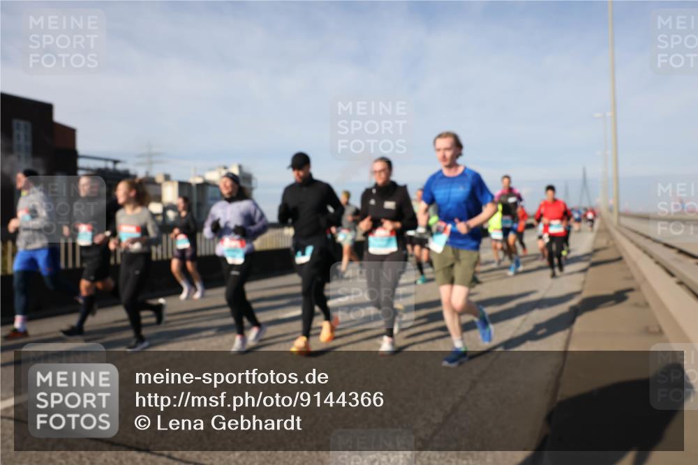 03.10.2025 - Köhlbrandbrückenlauf Lena Gebhardt http://msf.ph/oto/9144366 03.10.2025 10:02:06 Position 2  meine-sportfotos.de