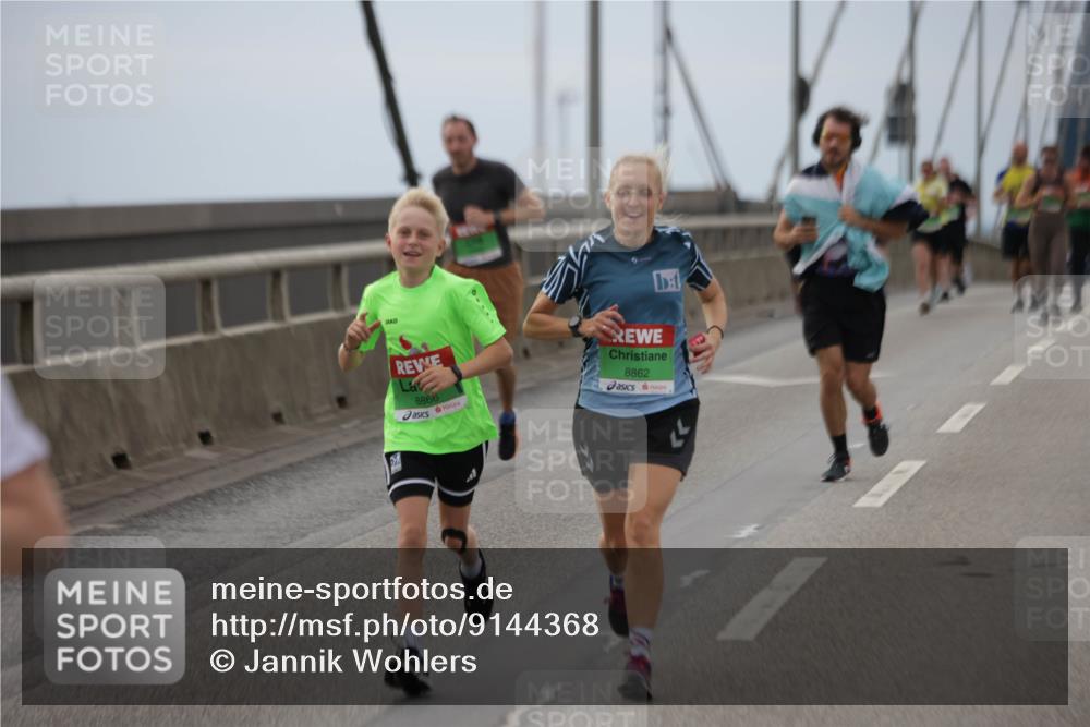 03.10.2025 - Köhlbrandbrückenlauf Jannik Wohlers http://msf.ph/oto/9144368 03.10.2025 15:45:41 Position 1 8866, 8862 meine-sportfotos.de
