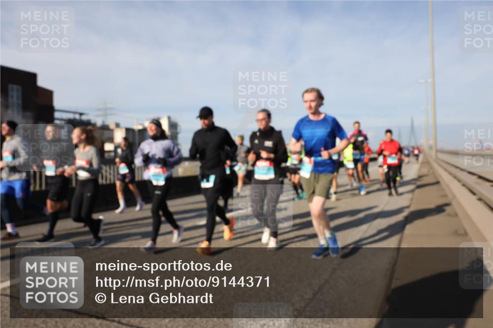 03.10.2025 - Köhlbrandbrückenlauf Lena Gebhardt http://msf.ph/oto/9144371 03.10.2025 10:02:06 Position 2  meine-sportfotos.de