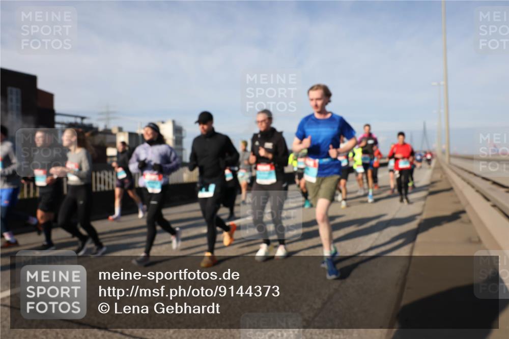 03.10.2025 - Köhlbrandbrückenlauf Lena Gebhardt http://msf.ph/oto/9144373 03.10.2025 10:02:06 Position 2  meine-sportfotos.de