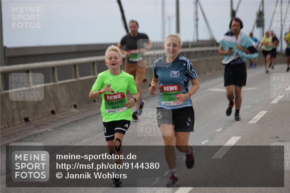03.10.2025 - Köhlbrandbrückenlauf Jannik Wohlers http://msf.ph/oto/9144380 03.10.2025 15:45:42 Position 1 8866, 8862 meine-sportfotos.de