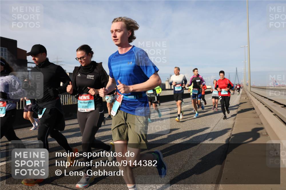 03.10.2025 - Köhlbrandbrückenlauf Lena Gebhardt http://msf.ph/oto/9144382 03.10.2025 10:02:06 Position 2 3538 meine-sportfotos.de