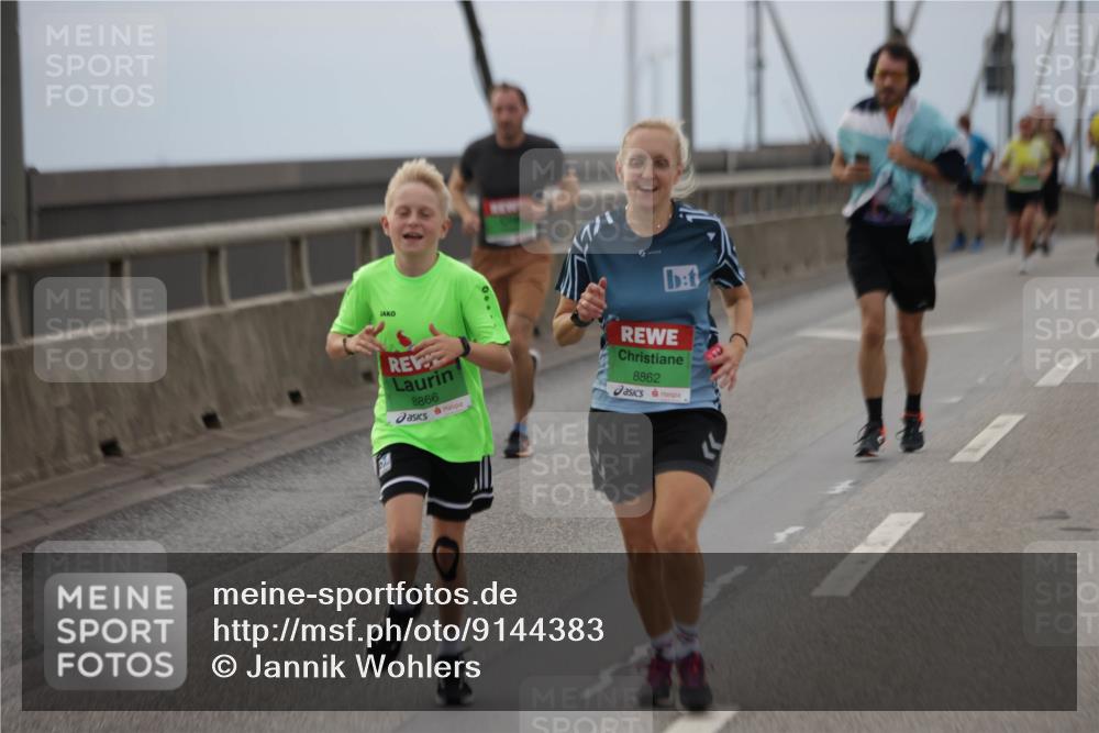 03.10.2025 - Köhlbrandbrückenlauf Jannik Wohlers http://msf.ph/oto/9144383 03.10.2025 15:45:42 Position 1 8866, 8862 meine-sportfotos.de