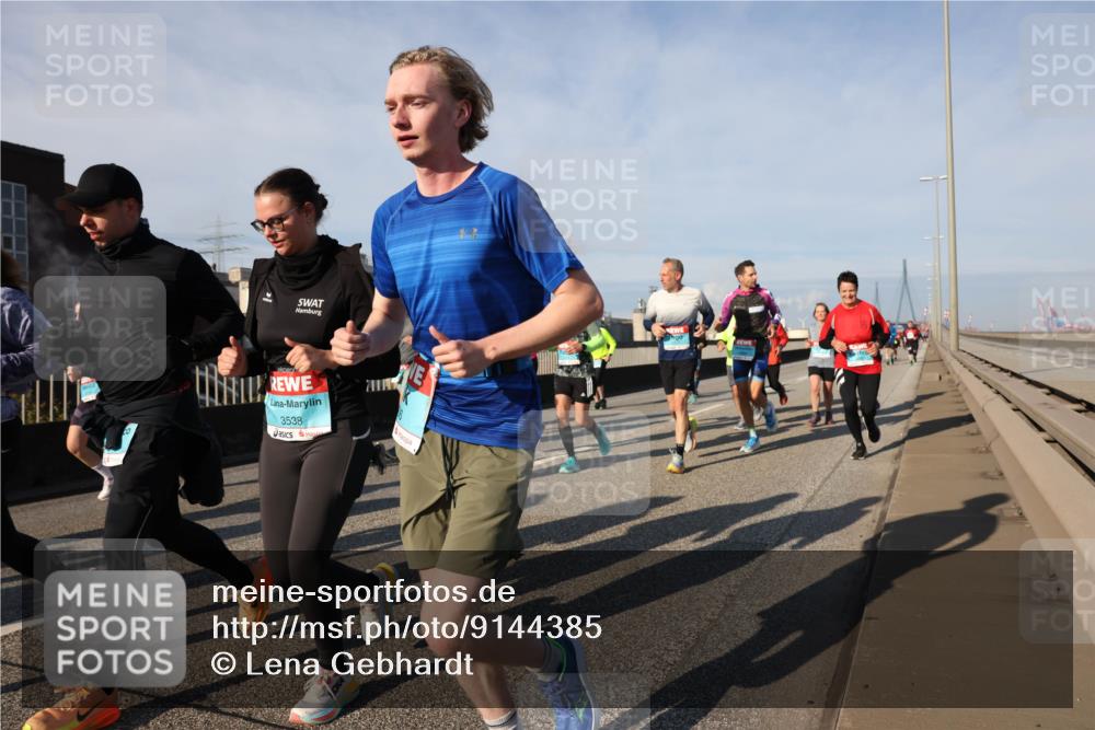 03.10.2025 - Köhlbrandbrückenlauf Lena Gebhardt http://msf.ph/oto/9144385 03.10.2025 10:02:06 Position 2 3538 meine-sportfotos.de