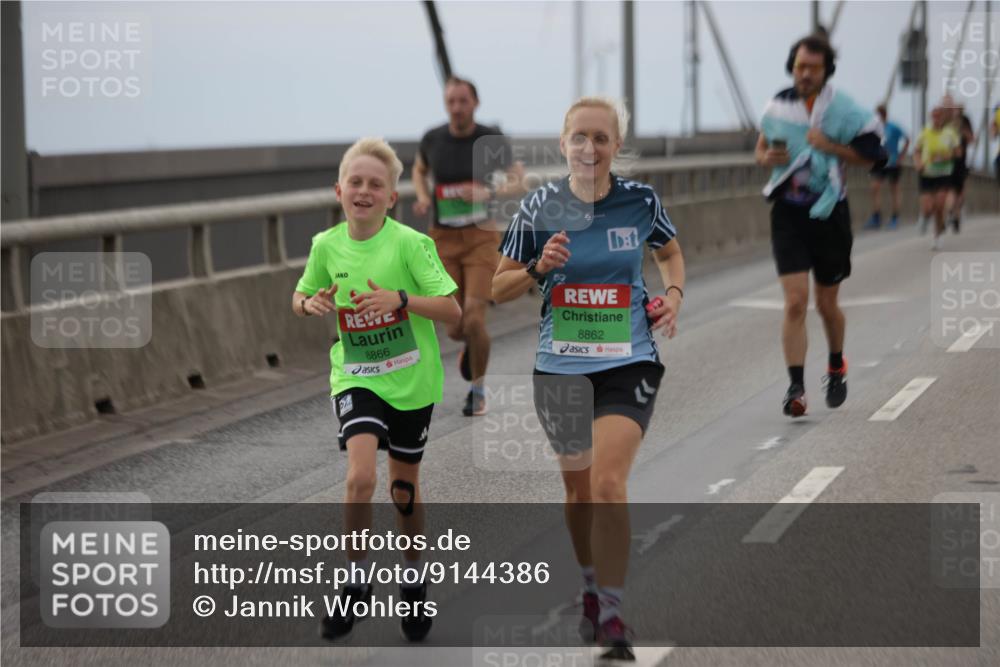 03.10.2025 - Köhlbrandbrückenlauf Jannik Wohlers http://msf.ph/oto/9144386 03.10.2025 15:45:42 Position 1 8866, 8862 meine-sportfotos.de