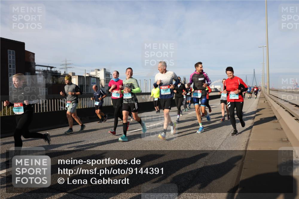 03.10.2025 - Köhlbrandbrückenlauf Lena Gebhardt http://msf.ph/oto/9144391 03.10.2025 10:02:07 Position 2  meine-sportfotos.de