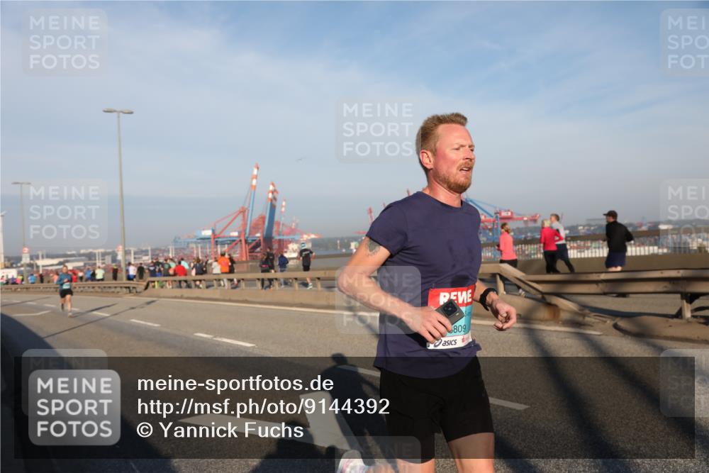 03.10.2025 - Köhlbrandbrückenlauf Yannick Fuchs http://msf.ph/oto/9144392 03.10.2025 08:32:33 Position 2 809 meine-sportfotos.de