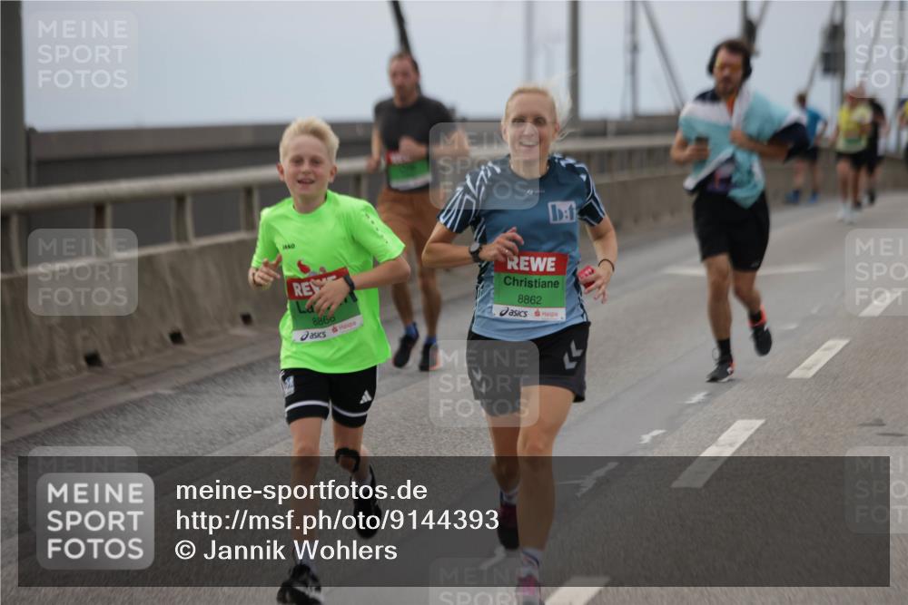 03.10.2025 - Köhlbrandbrückenlauf Jannik Wohlers http://msf.ph/oto/9144393 03.10.2025 15:45:42 Position 1 8860, 8862 meine-sportfotos.de