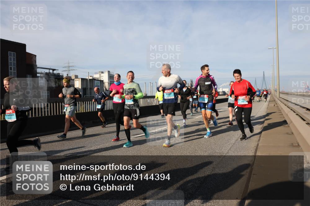 03.10.2025 - Köhlbrandbrückenlauf Lena Gebhardt http://msf.ph/oto/9144394 03.10.2025 10:02:07 Position 2  meine-sportfotos.de