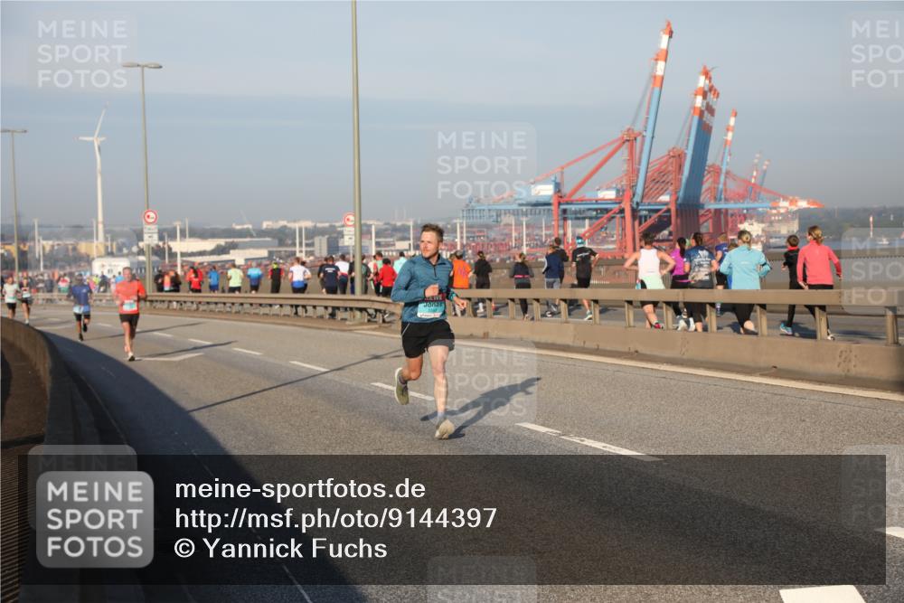 03.10.2025 - Köhlbrandbrückenlauf Yannick Fuchs http://msf.ph/oto/9144397 03.10.2025 08:32:36 Position 2  meine-sportfotos.de