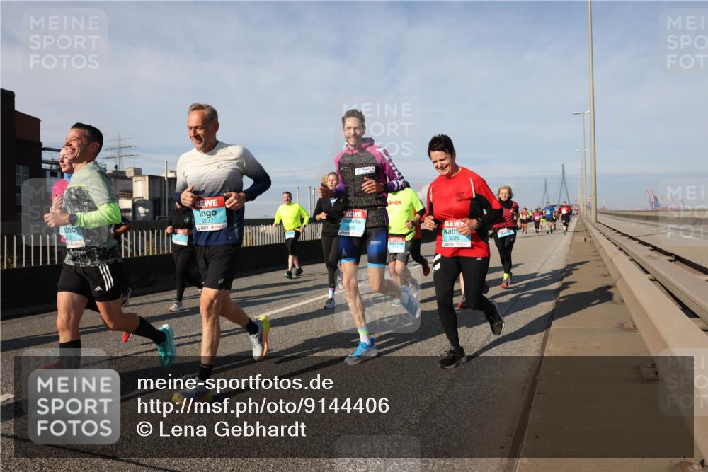 03.10.2025 - Köhlbrandbrückenlauf Lena Gebhardt http://msf.ph/oto/9144406 03.10.2025 10:02:08 Position 2  meine-sportfotos.de