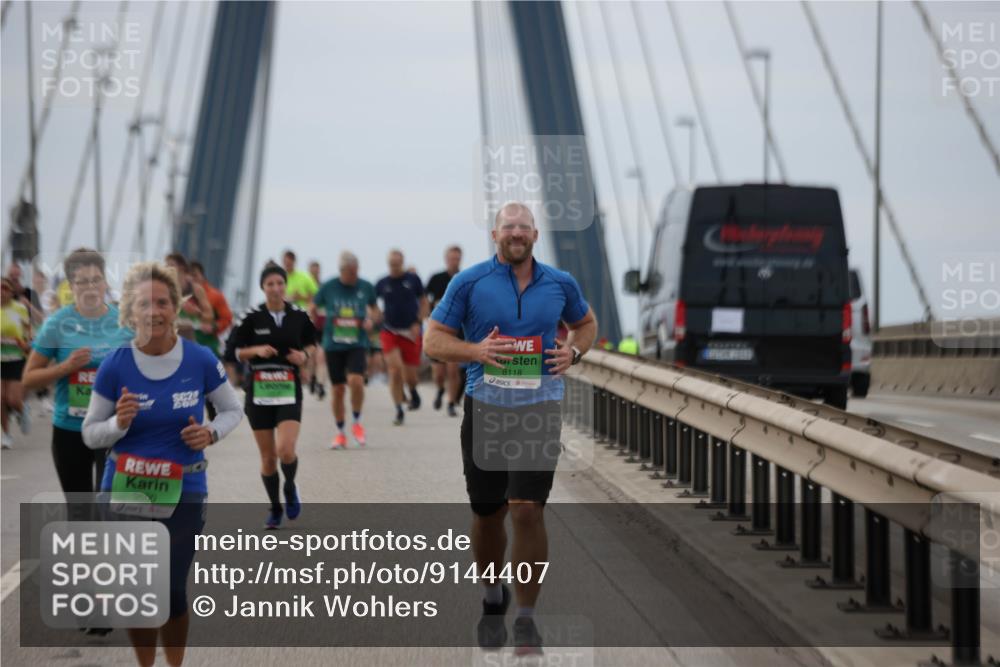 03.10.2025 - Köhlbrandbrückenlauf Jannik Wohlers http://msf.ph/oto/9144407 03.10.2025 15:45:44 Position 1 9600, 24, 8118 meine-sportfotos.de